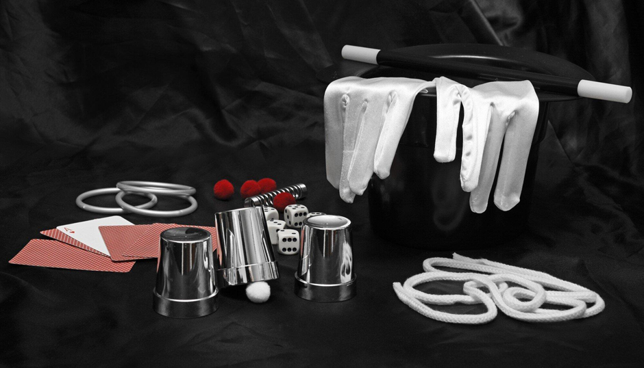 What Audiences Should Expect From Live Magic Performers Today