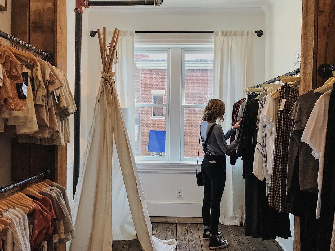 How to Choose the Best Wholesale Apparel for Your Retail Business